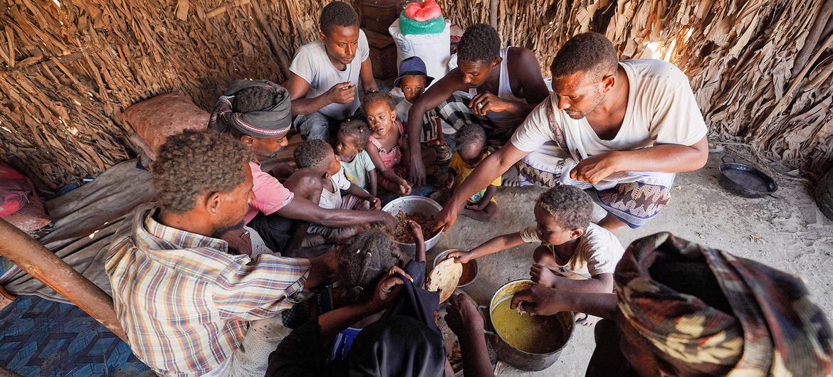 A family shares a meal in Yemen with food provided by the UN World food Programme (WFP).